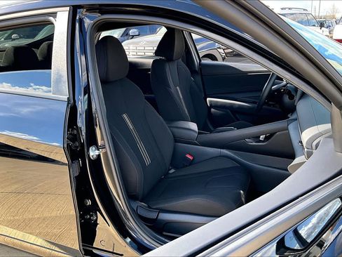 Certified 2025 Hyundai Elantra Sport image 18