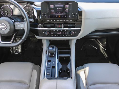 Used 2023 Nissan Pathfinder SL image 13