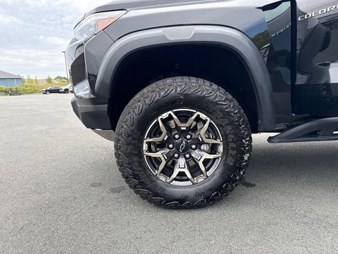 Used 2025 Chevrolet Colorado ZR2 w/ Technology Package AWD/4WD image 42