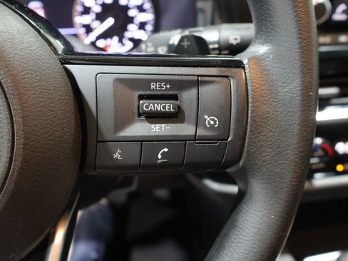 Used 2022 Nissan Pathfinder S AWD/4WD image 36