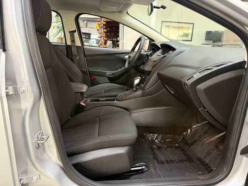 Used 2017 Ford Focus SE FWD image 17