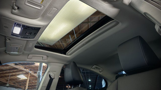 Used 2023 Lexus ES 350 w/ Premium Package FWD image 19