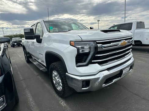 Used 2026 Chevrolet Silverado 2500 LTZ AWD/4WD image 2