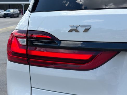 Used 2021 BMW X7 M50i w/ Dynamic Handling Package AWD/4WD image 10