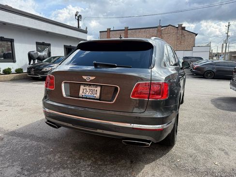 Used 2018 Bentley Bentayga Onyx Edition image 3