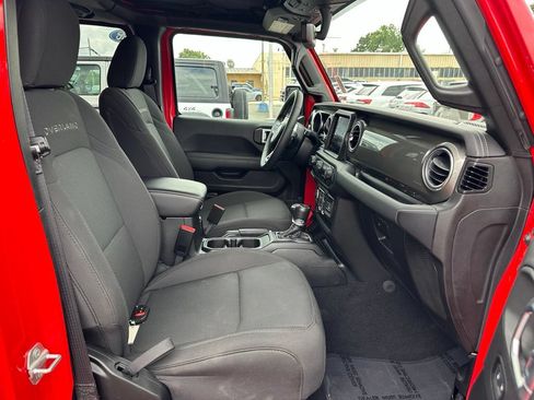 Used 2023 Jeep Gladiator Overland AWD/4WD image 17