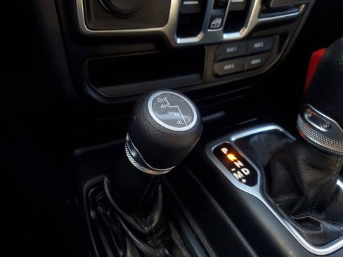 Used 2022 Jeep Gladiator Willys image 28