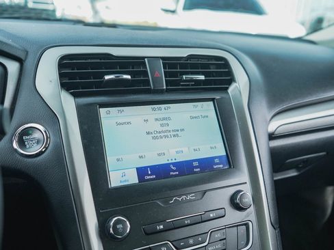 Used 2020 Ford Fusion SE image 24