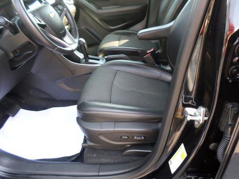 Used 2019 Chevrolet Trax LT w/ LT Convenience Package image 30