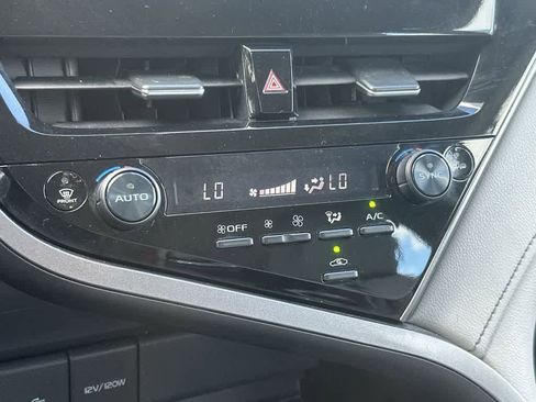 Used 2024 Toyota Camry SE image 20