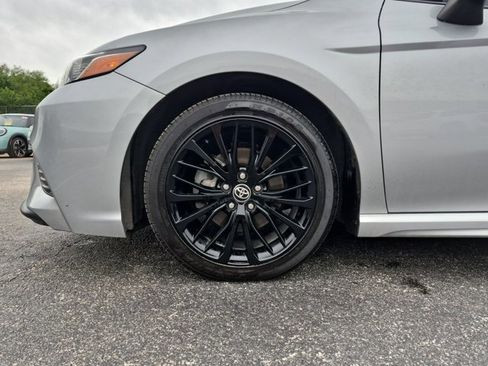 Used 2020 Toyota Camry SE FWD image 9