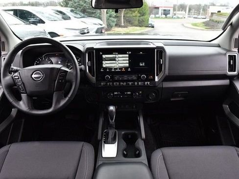 Certified 2025 Nissan Frontier SV w/ SV Convenience Package RWD image 9