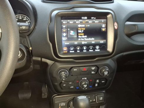 Used 2023 Jeep Renegade Latitude image 16