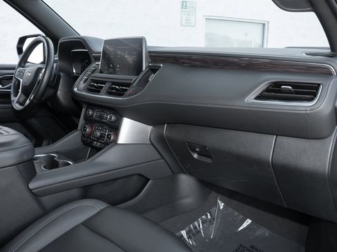 Used 2024 Chevrolet Suburban LT image 49