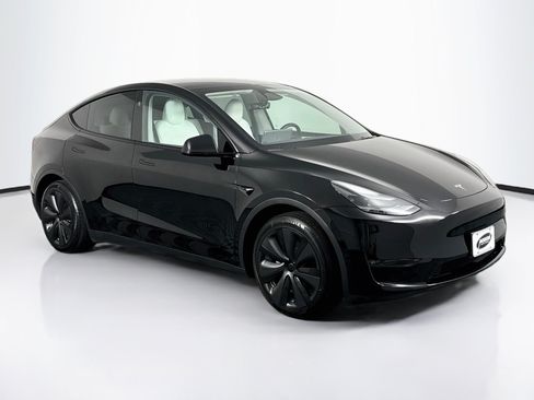Used 2023 Tesla Model Y Long Range AWD/4WD image 2