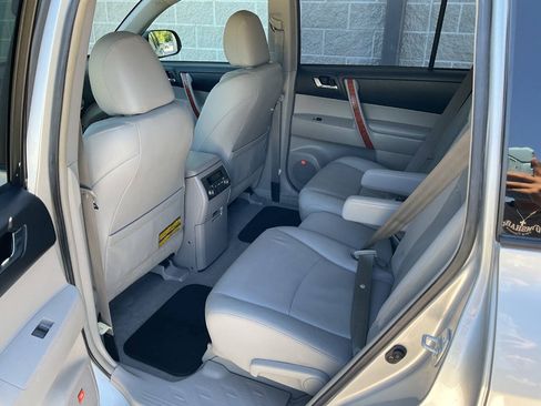 Used 2008 Toyota Highlander Limited AWD/4WD image 29