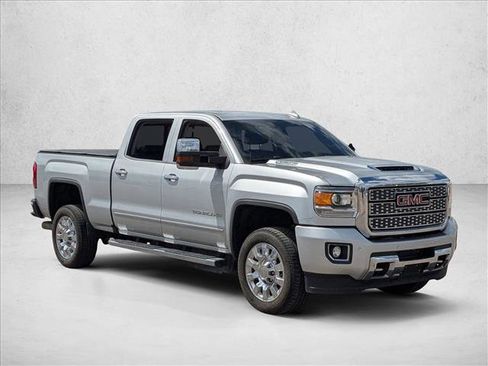Used 2019 GMC Sierra 2500 Denali w/ Duramax Plus Package image 3