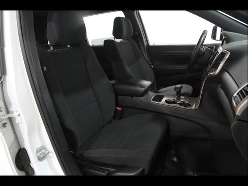 Used 2015 Jeep Grand Cherokee Laredo w/ Quick Order Package 23E AWD/4WD image 16