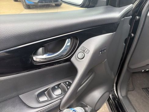 Used 2021 Nissan Rogue Sport SL w/ Premium Package image 8