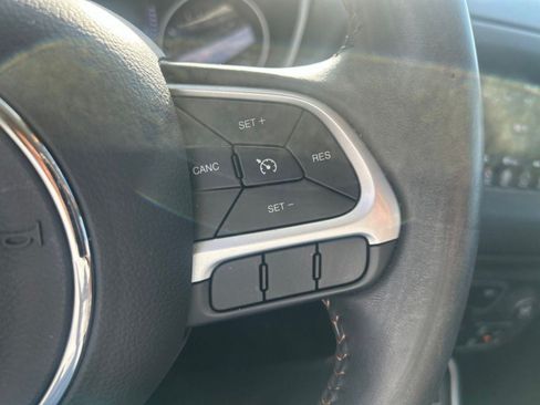 Used 2019 Jeep Compass Latitude AWD/4WD image 10