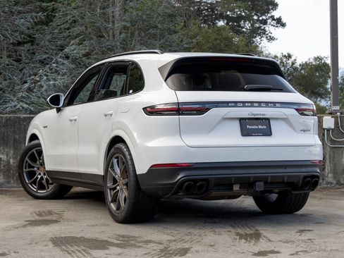 Used 2019 Porsche Cayenne E-Hybrid image 3