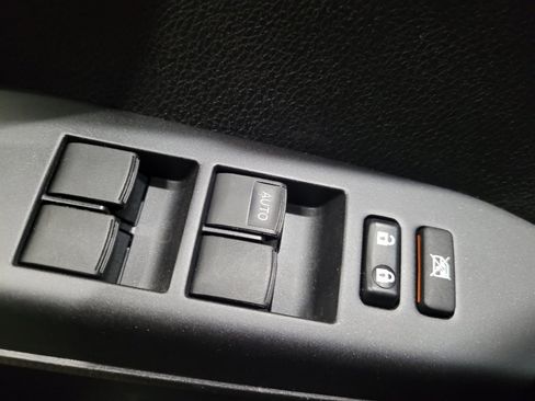 Used 2018 Toyota RAV4 XLE AWD/4WD image 27