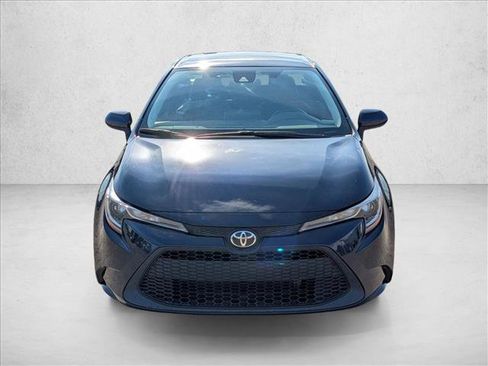 Used 2022 Toyota Corolla LE image 2