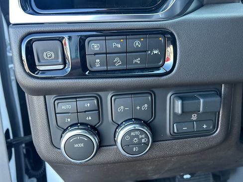 New 2026 GMC Yukon XL Elevation image 18