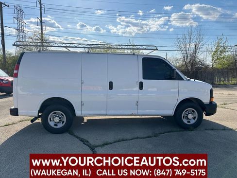 Used 2016 Chevrolet Express 2500 RWD image 2