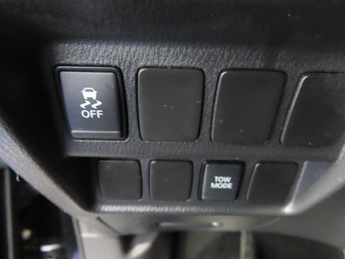 Used 2019 Nissan Pathfinder S AWD/4WD image 17