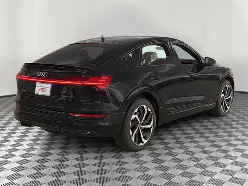 Used 2023 Audi e-tron Premium Plus w/ Premium Plus Package AWD/4WD image 9