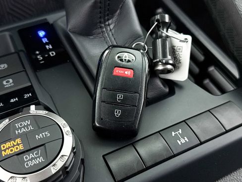Used 2025 Toyota Tacoma TRD Off-Road AWD/4WD image 36