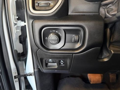 Used 2020 RAM 1500 Big Horn AWD/4WD image 25
