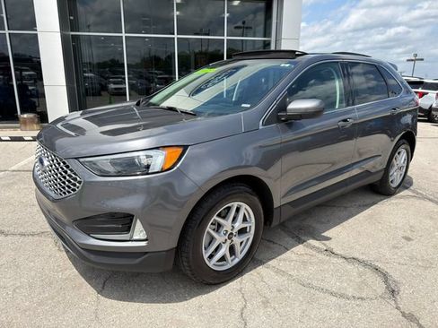 Used 2024 Ford Edge SEL w/ Convenience Package AWD/4WD image 3