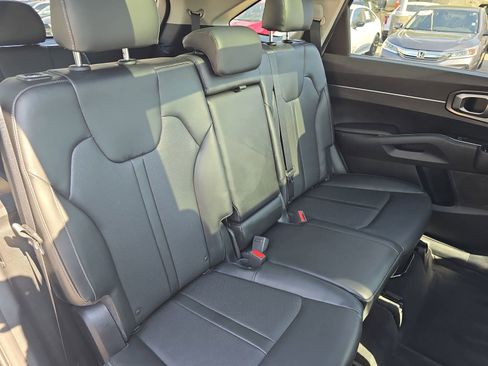 Used 2022 Kia Sorento S w/ Panoramic Sunroof Package FWD image 11