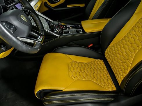 Used 2019 Lamborghini Urus AWD/4WD image 16