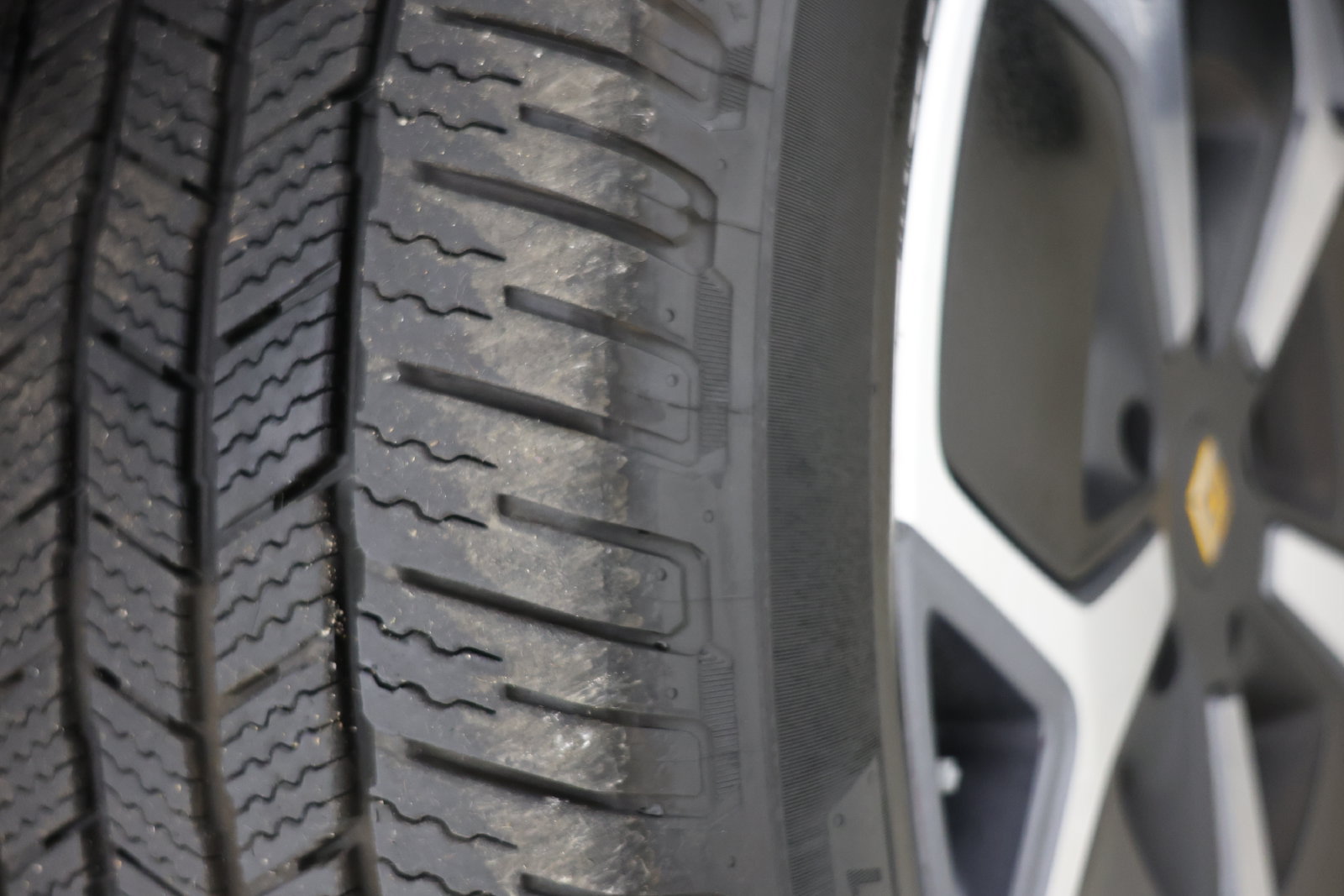 Used 2023 Rivian R1S Adventure Dual AWD/4WD image 16