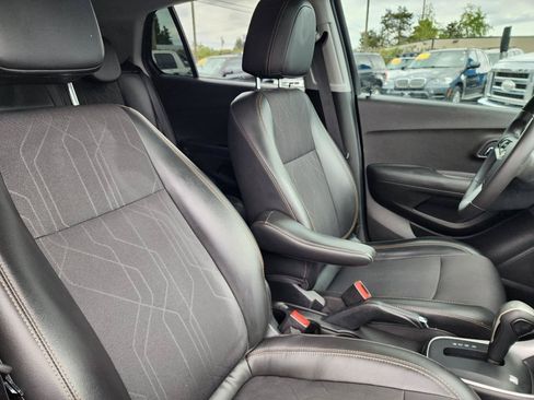 Used 2018 Chevrolet Trax LT w/ Driver Confidence Package FWD image 27