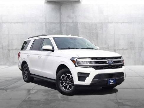 Used 2024 Ford Expedition XLT AWD/4WD image 2