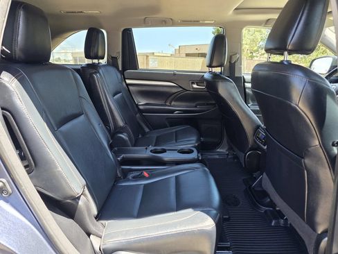 Used 2018 Toyota Highlander XLE AWD/4WD image 22