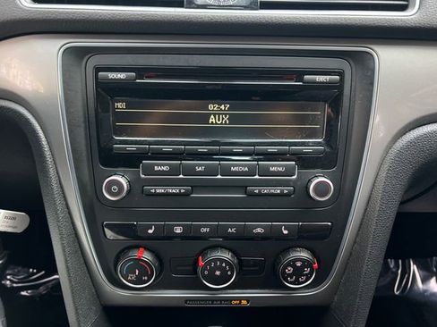 Used 2014 Volkswagen Passat Wolfsburg Edition image 22