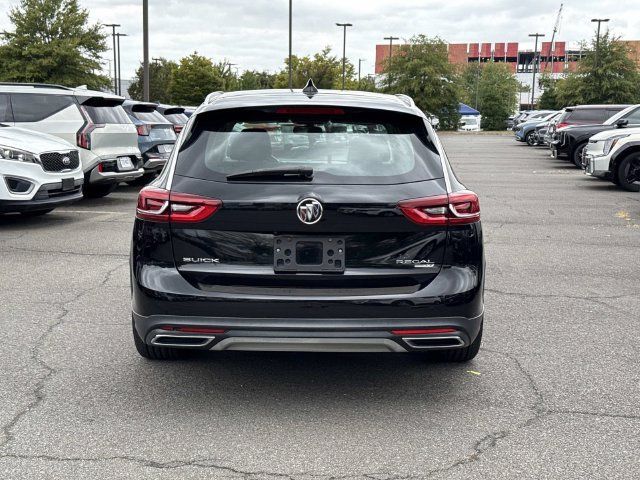 Used 2018 Buick Regal Essence w/ Sights and Sounds Package AWD/4WD image 3