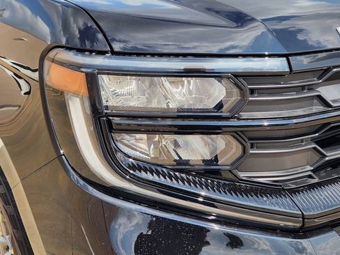 New 2025 Ford Expedition Active image 6