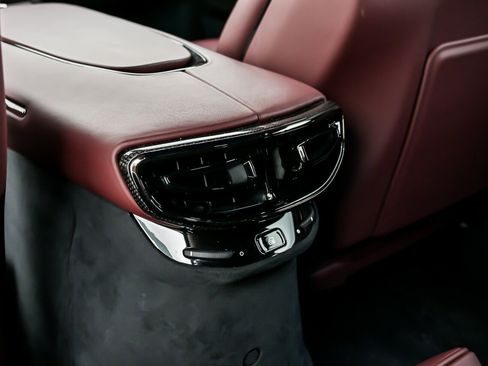 Used 2024 Ferrari Purosangue image 39