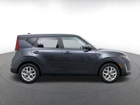 Used 2025 Kia Soul LX w/ LX Technology Package FWD image 10