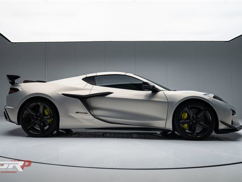Used 2023 Chevrolet Corvette Z06 w/ Stealth Interior Trim Package image 7