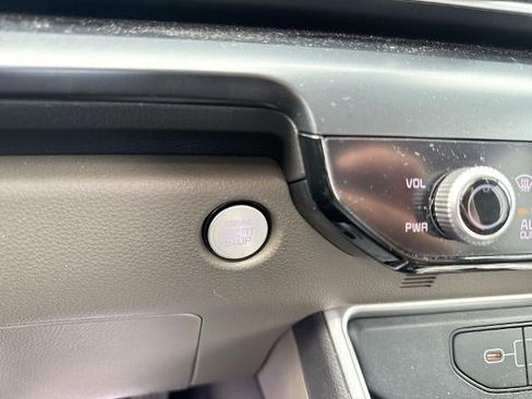 Used 2026 Kia Carnival FWD image 17