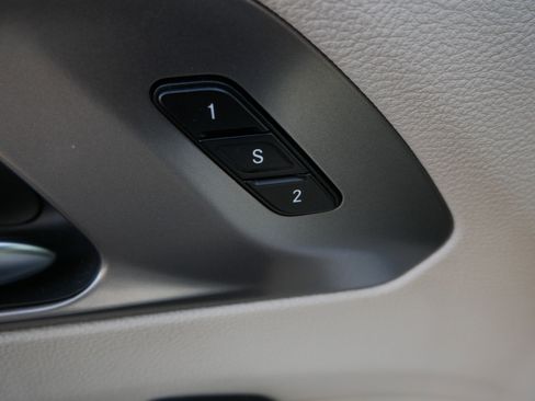 Used 2023 Chrysler Pacifica Touring-L image 21