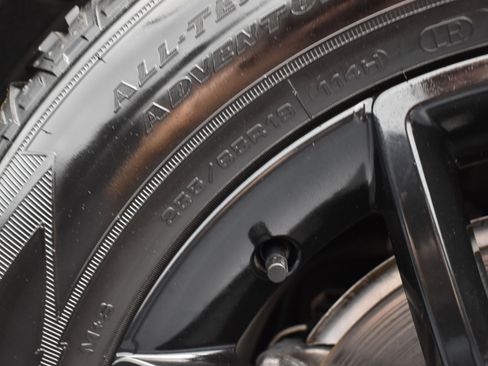 Used 2023 Land Rover Defender 90 SE image 42