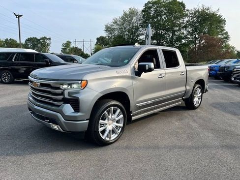 Used 2025 Chevrolet Silverado 1500 High Country w/ High Country Premium Package AWD/4WD image 2